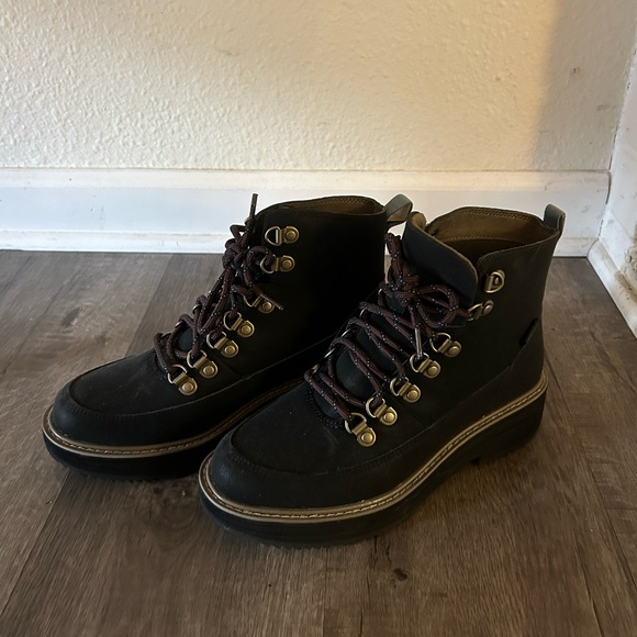 Brand New Teva Midform Boot 6.5 - Picture 8 of 11